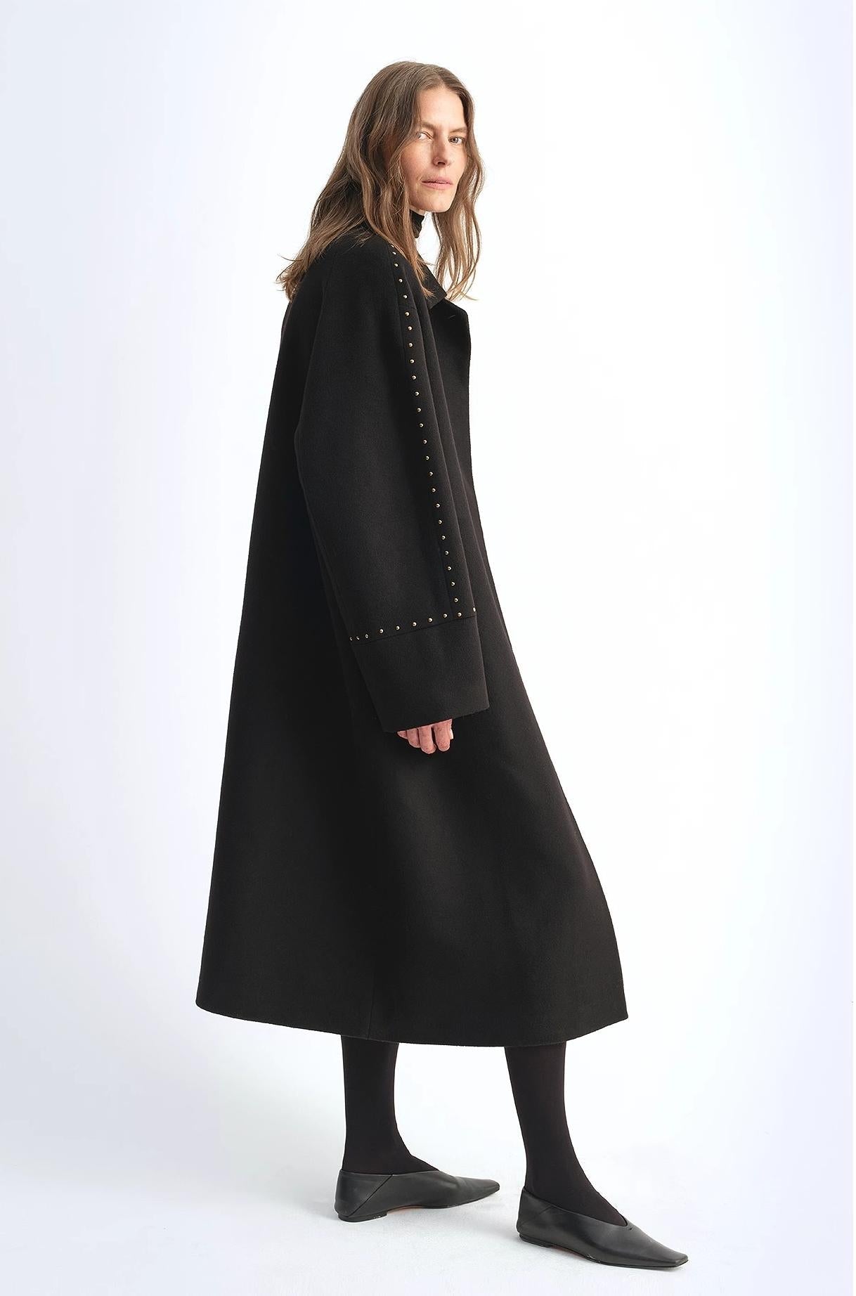 Women’s Long Wool Coat – NOIR SILHOUETTE